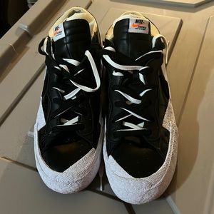 Clean nike patent leather sacais. Worn once